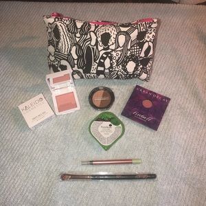 New makeup w/makeup bag